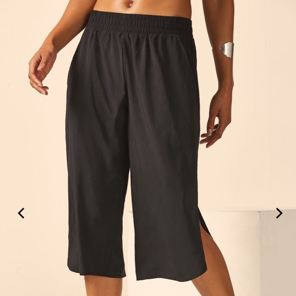 Fabletics Kate Culotte Black Capris Sz XL